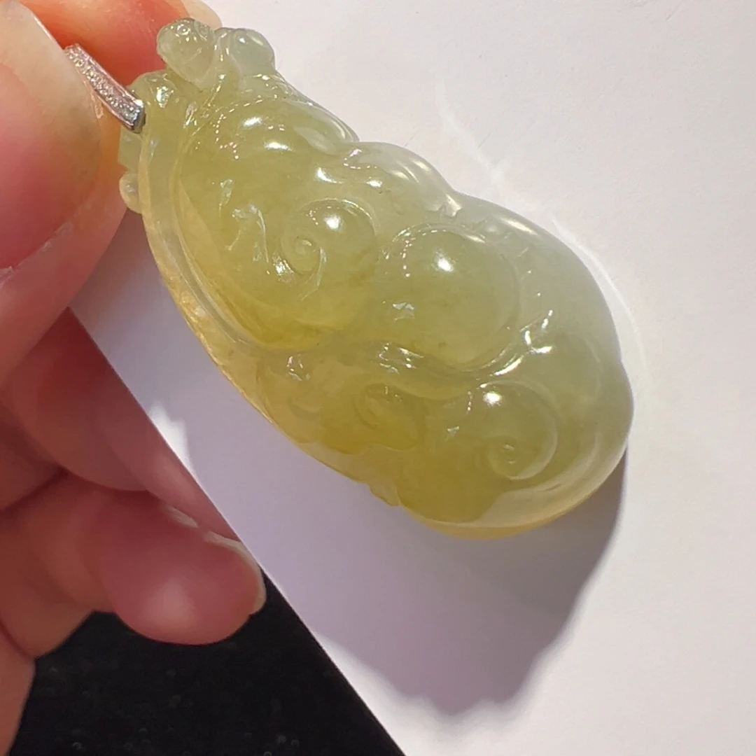 翡翠18K金镶嵌颈饰吊坠
