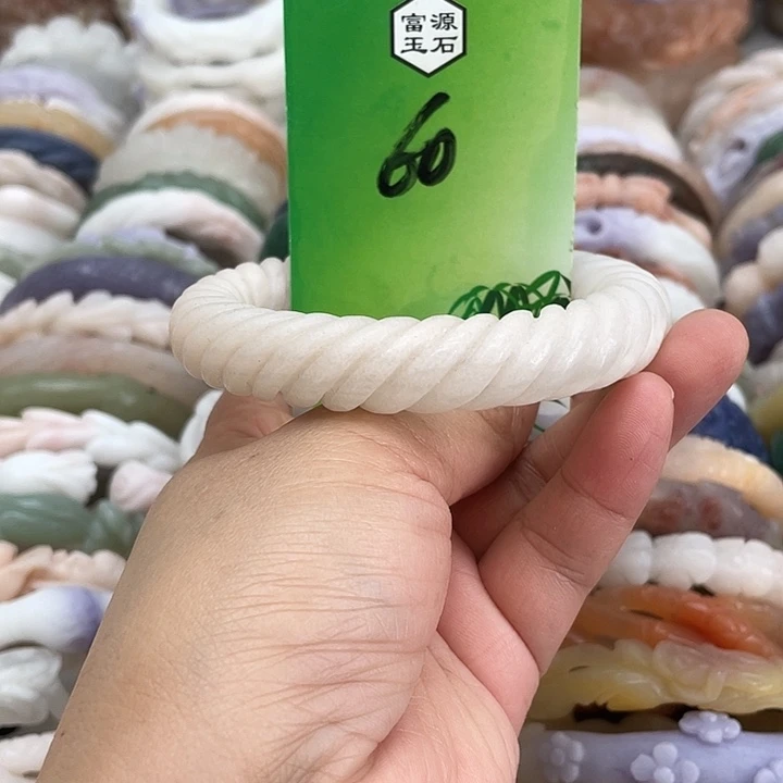 未镶嵌手镯石英岩玉