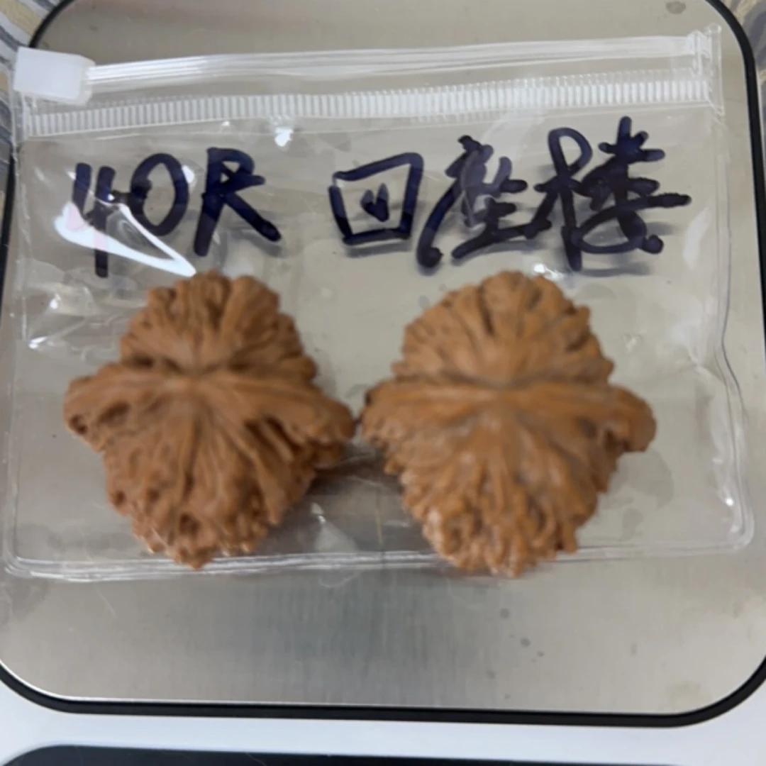 文玩核桃四座楼狮子头40尺寸，克重：37.9