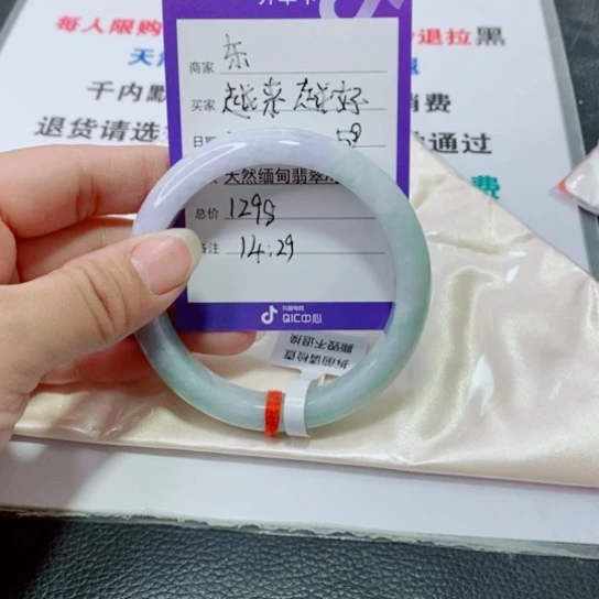 翡翠手镯未镶嵌越***，
