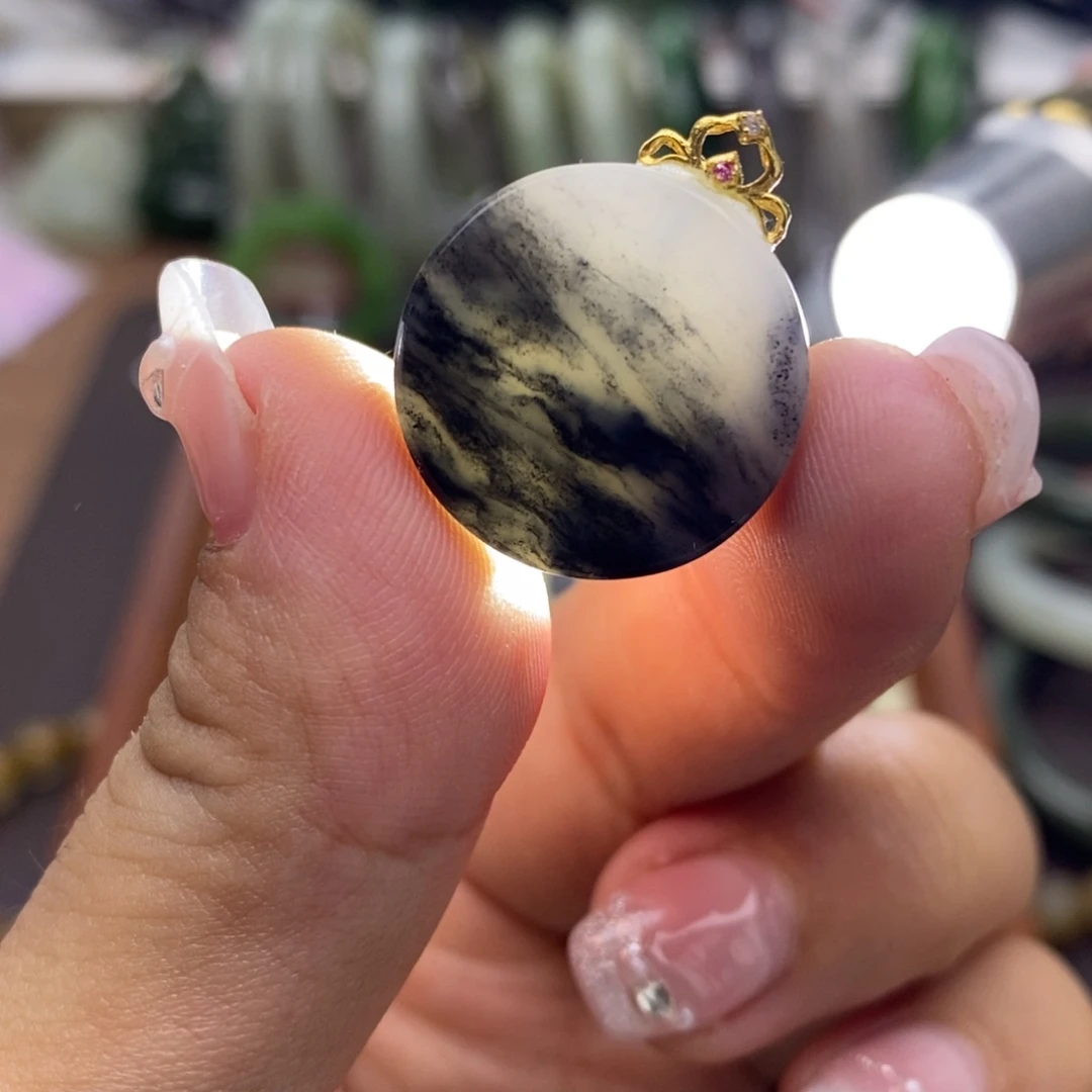 颈饰18K金镶嵌和田玉