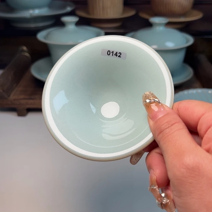 瓷片K***e微瑕哈哈哈哈哈哈哈哈
