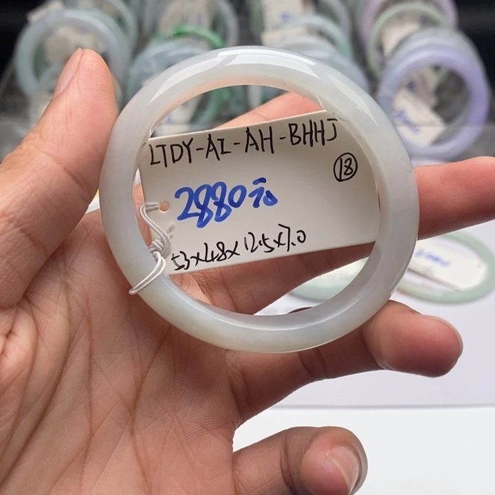 未镶嵌手镯翡翠手镯