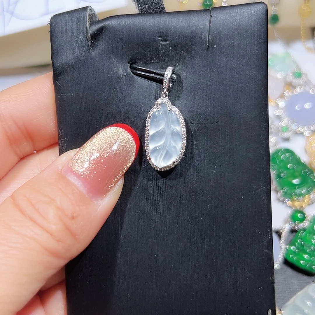 翡翠吊坠(不含链)18K金镶嵌