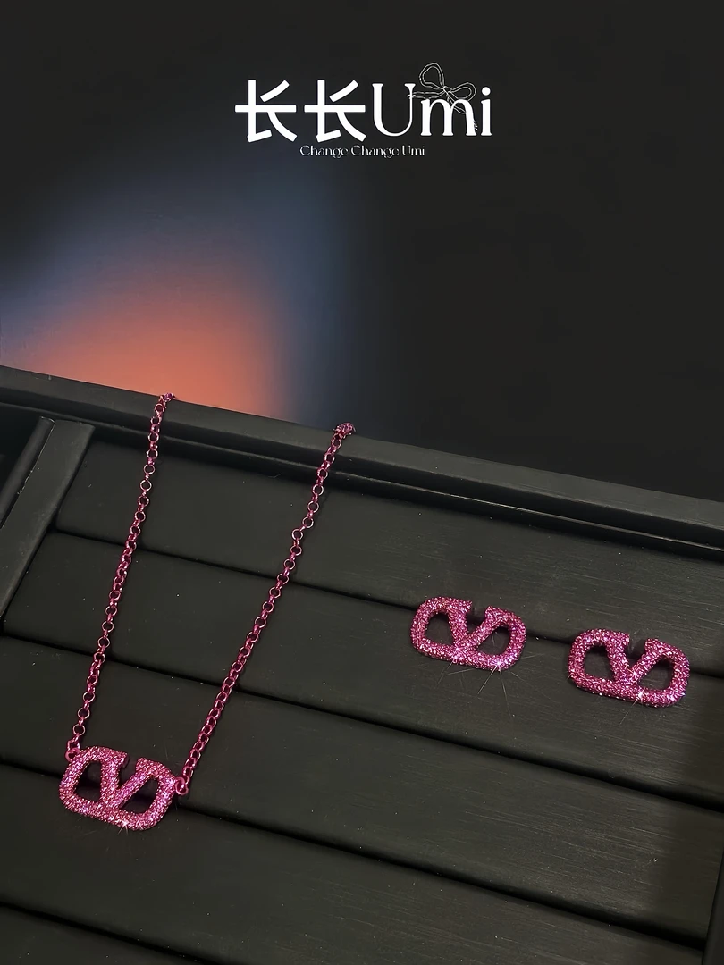 黄铜耳饰 小华玫粉满钻经典项链耳钉