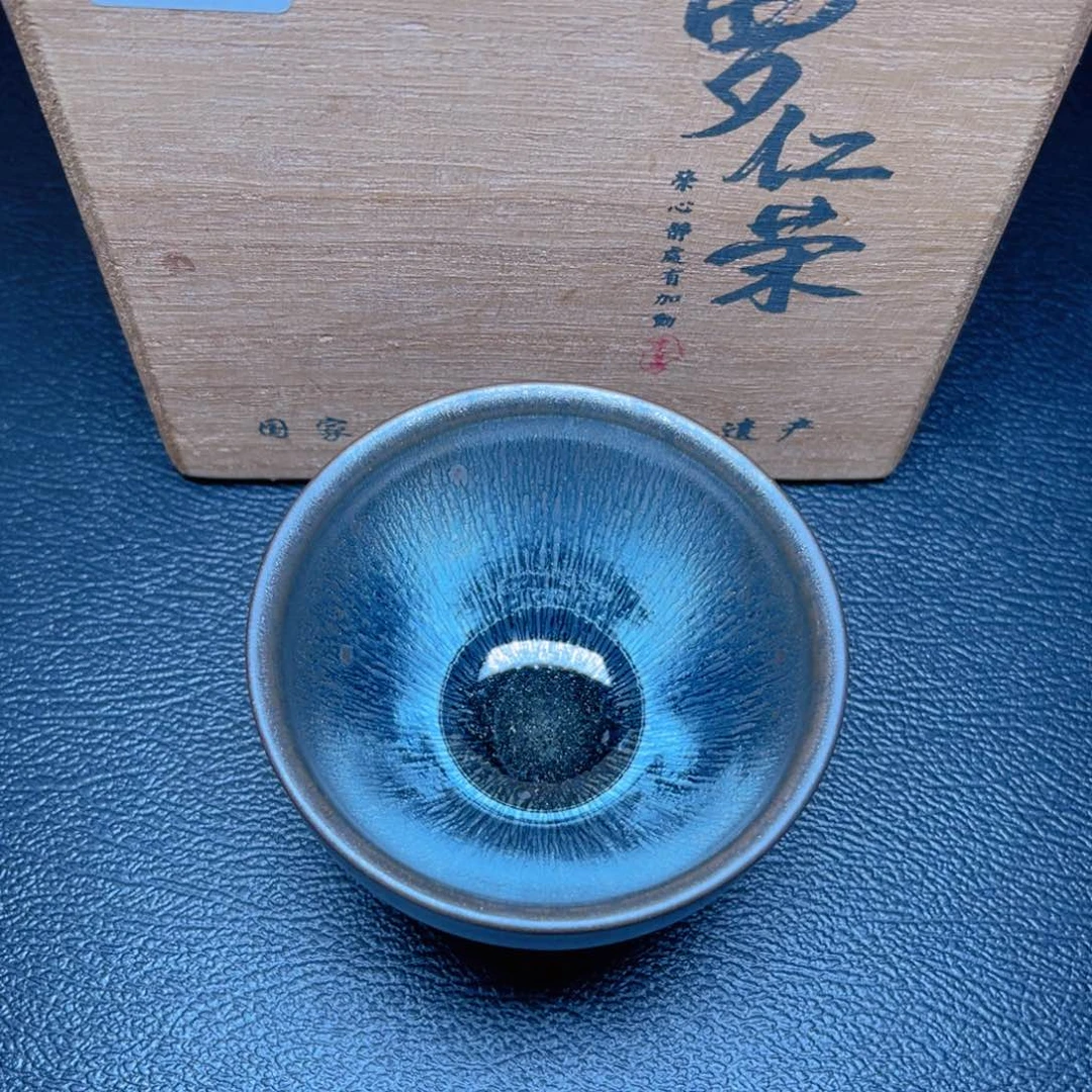 茶盏滴滴答答的声音响