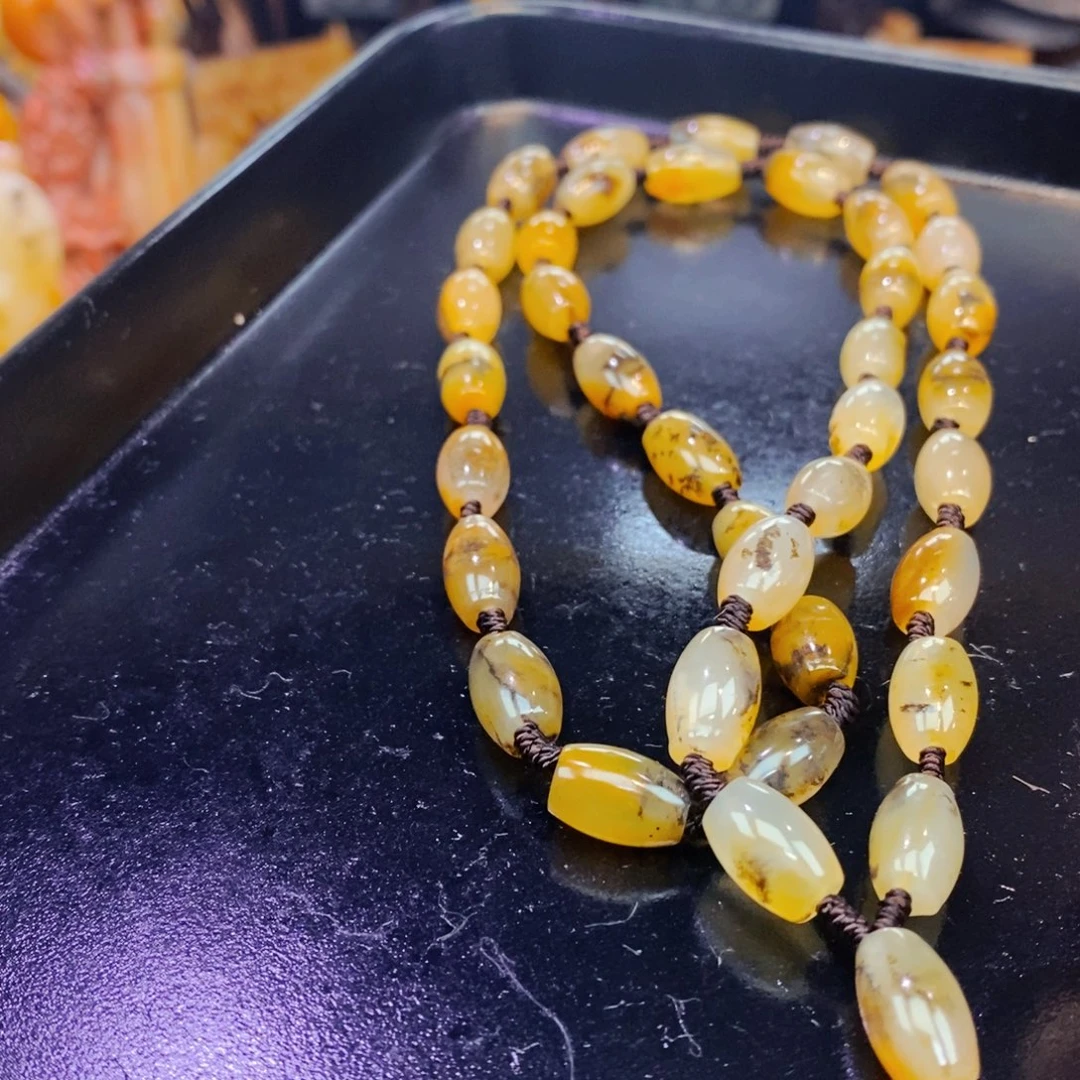 未镶嵌石英质玉（黄龙玉）颈饰
