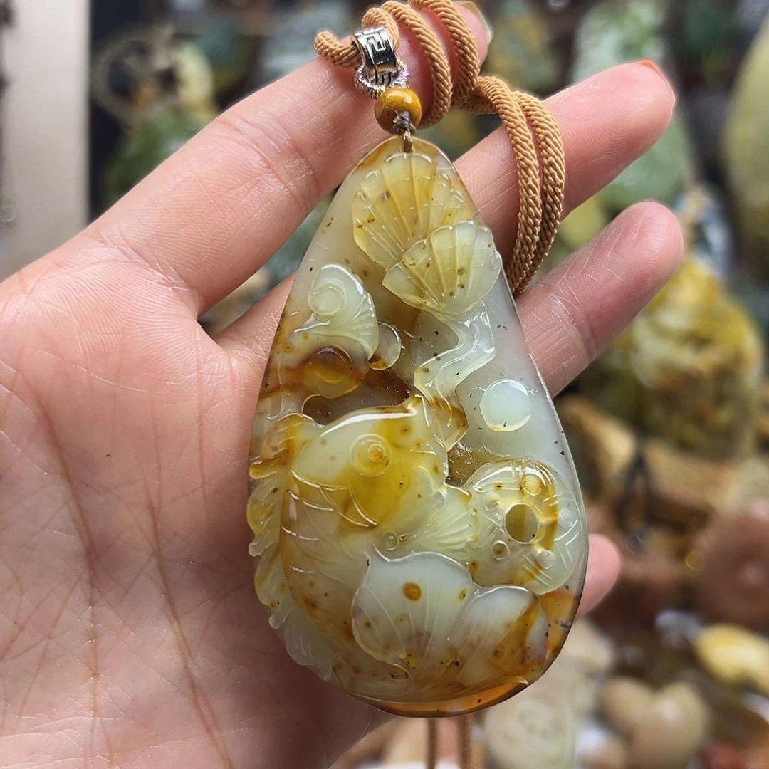 岫玉未镶嵌颈饰花玉桂花糕大鱼
