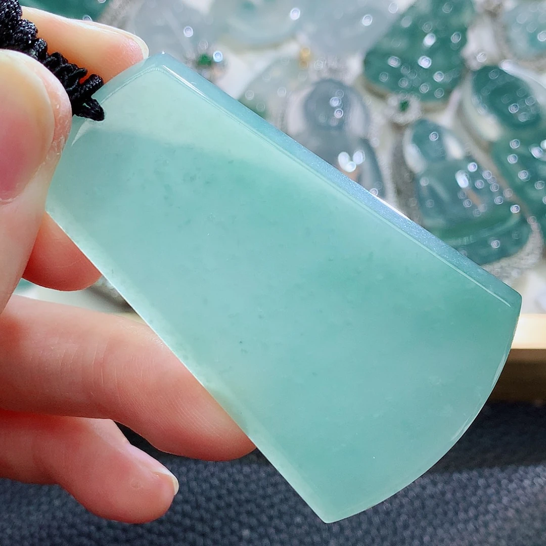 翡翠挂件未镶嵌翡翠