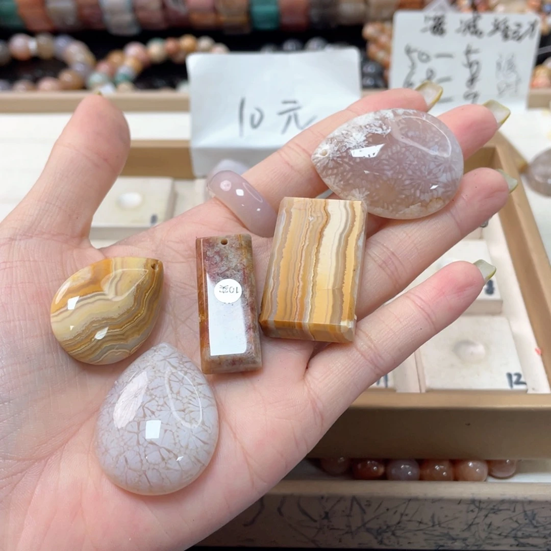 硅化珊瑚（珊瑚玉）手链未镶嵌?**?213