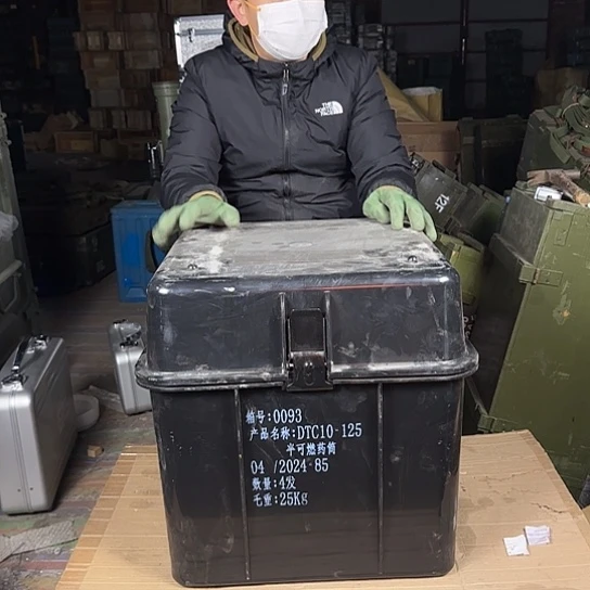 大号黑色塑钢箱4道搭扣