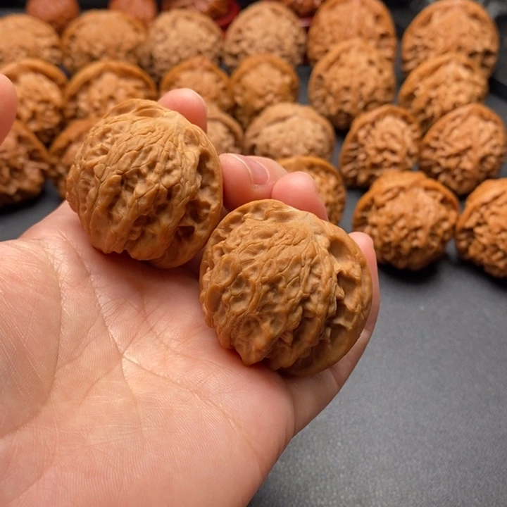 油***底把件文玩核桃40尺平闷狮子头