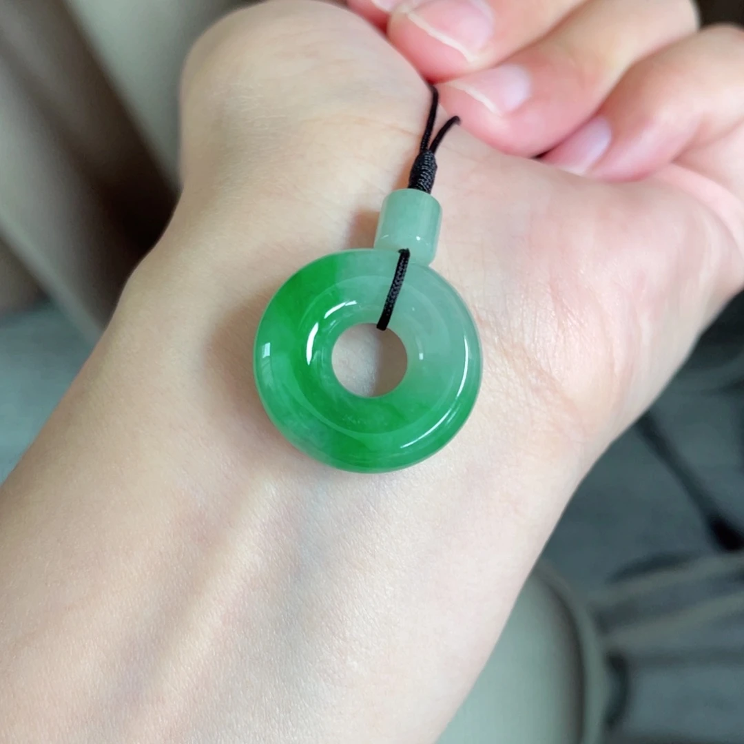 翡翠未镶嵌颈饰甜甜圈