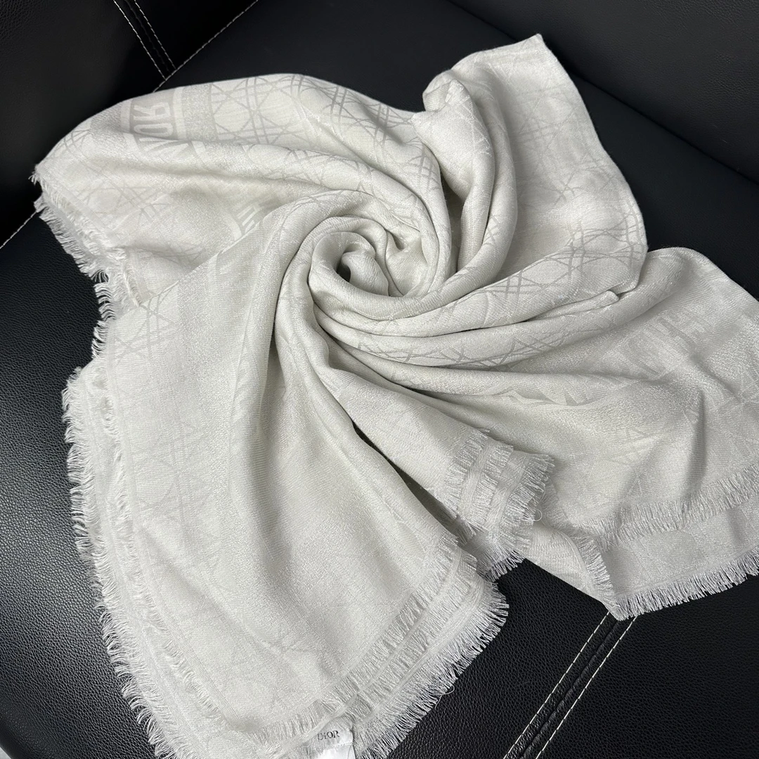 全新未使用 DIOR/迪奥 Dior女士米灰色藤格纹方巾146697