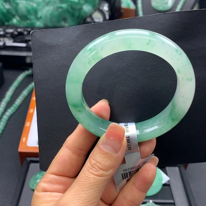 石英质玉未镶嵌手镯