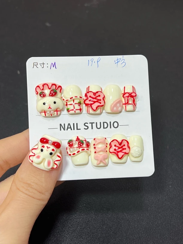 草莓兔子捏捏纯手工穿戴甲短甲1398