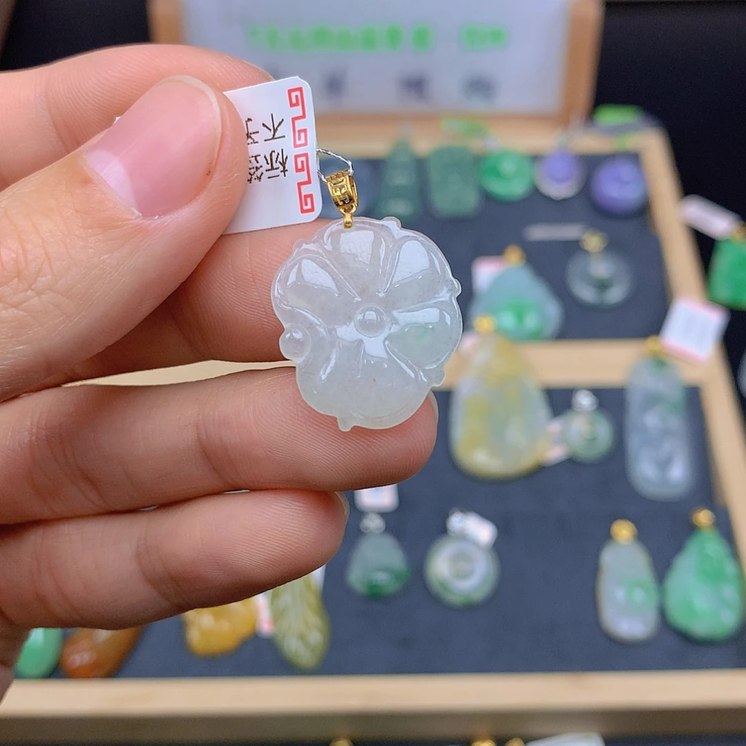 翡翠颈饰18K金镶嵌翡翠