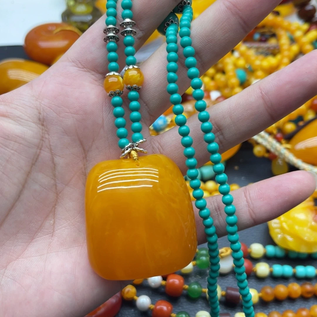 蜜糖色面包牌吊坠