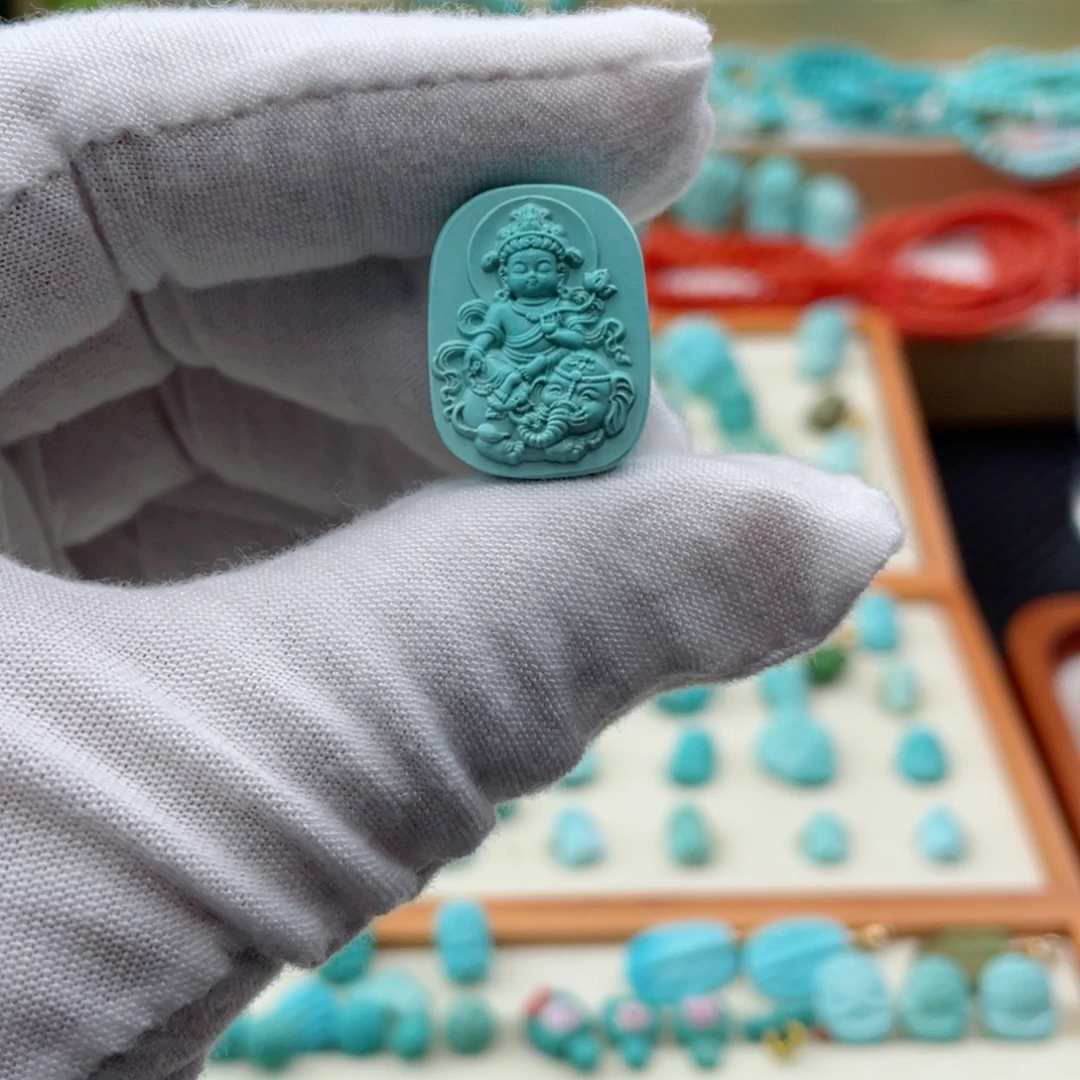 绿松石未镶嵌珠宝奇石