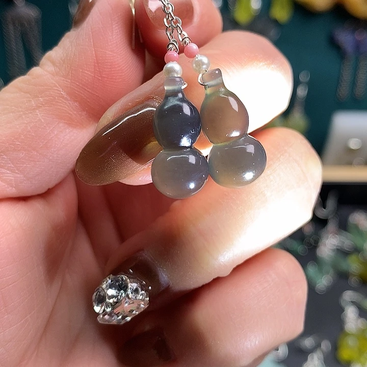 未镶嵌蛇纹石玉耳饰