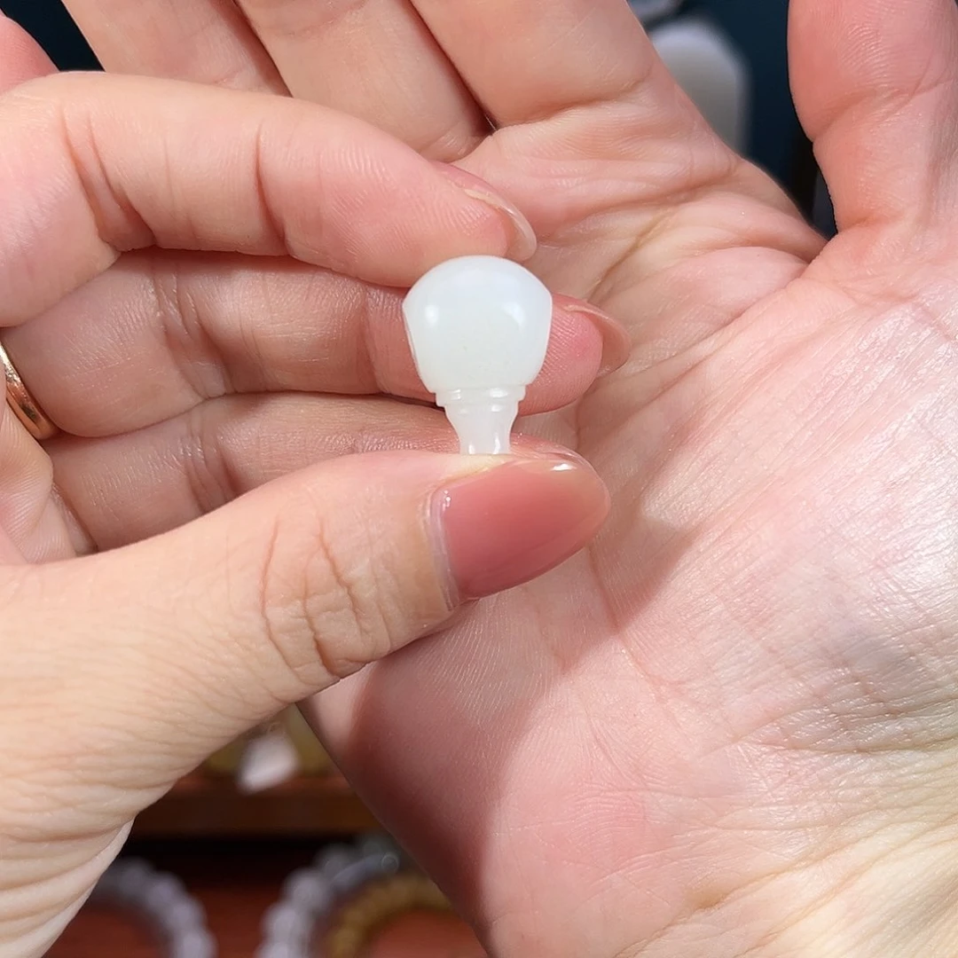 L***昂和田玉未镶嵌挂件