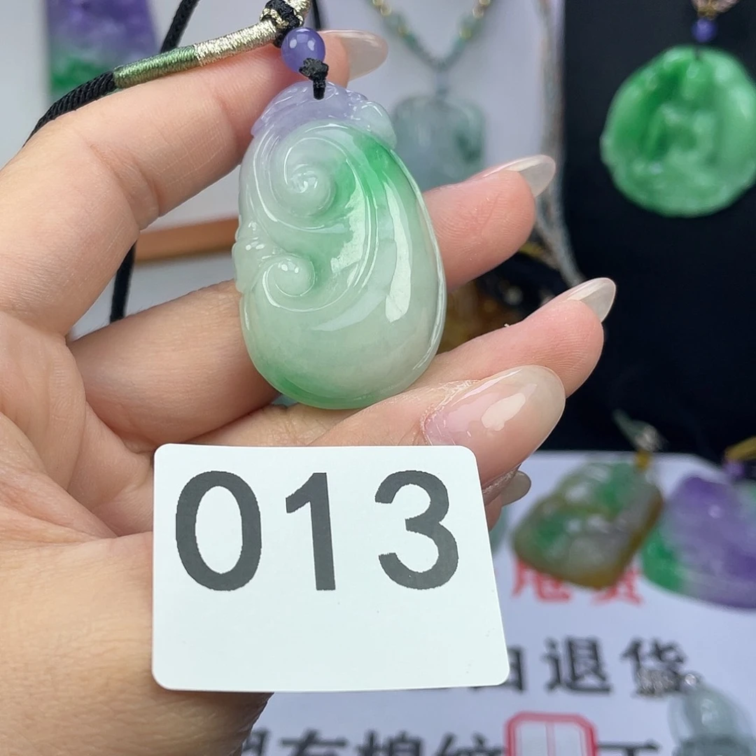 翡翠未镶嵌吊坠(赠链)