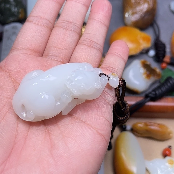 药***卿颈饰未镶嵌和田玉