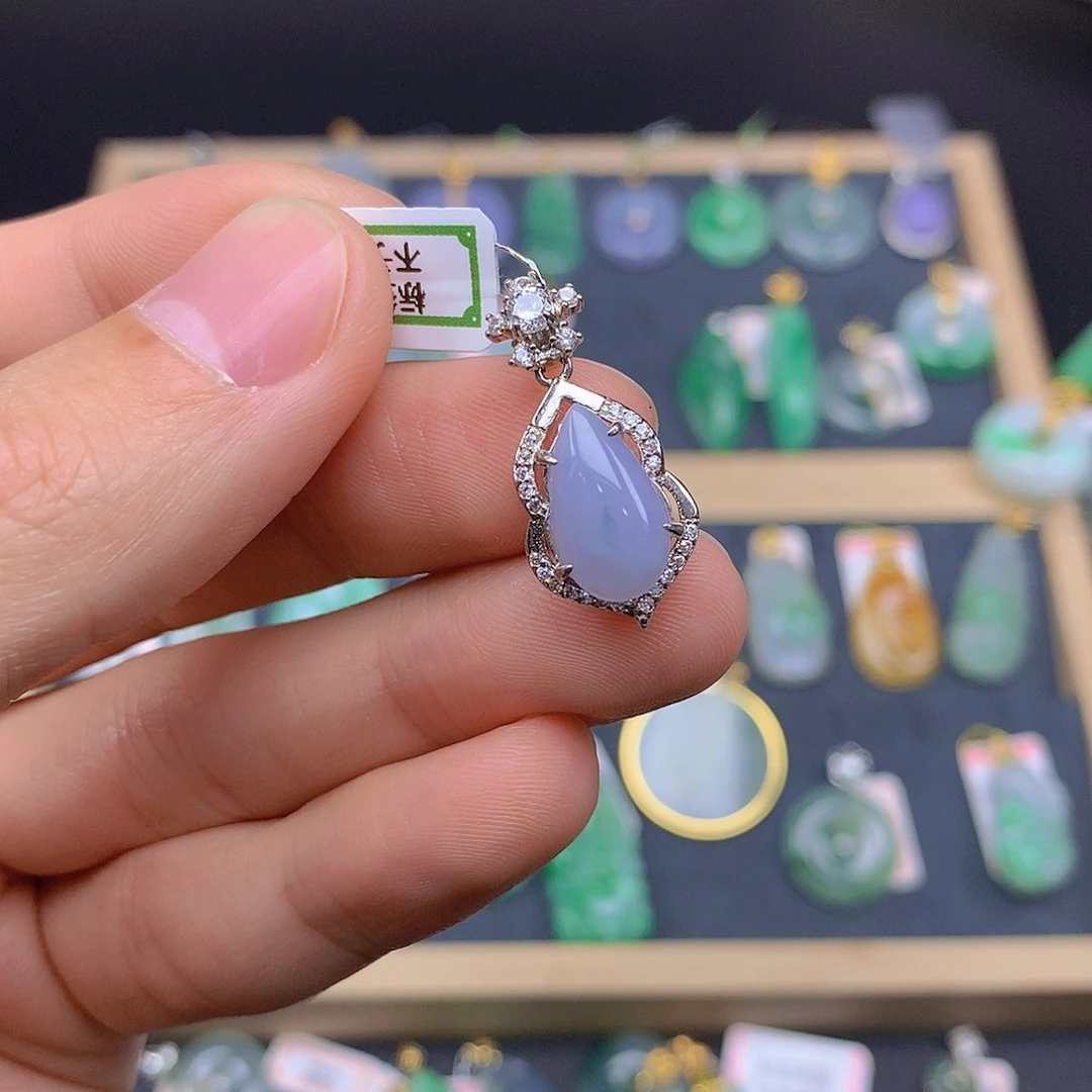 翡翠颈饰未镶嵌翡翠