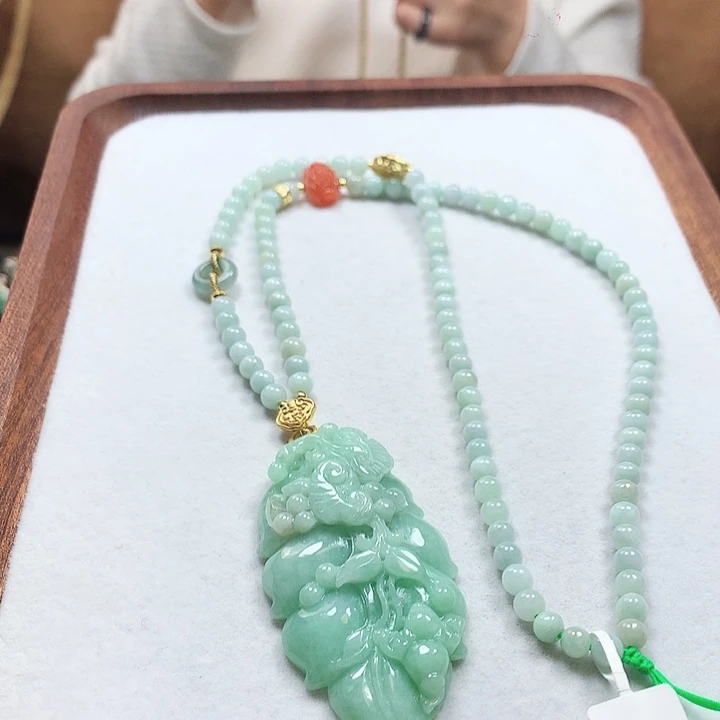 翡翠颈饰未镶嵌吊坠