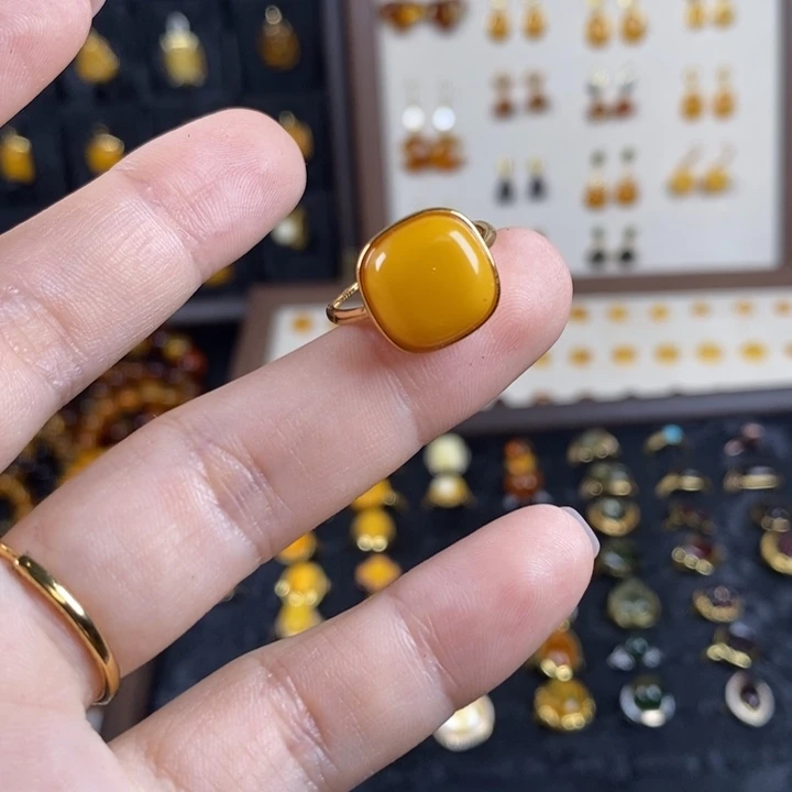 裸石琥珀未镶嵌成品