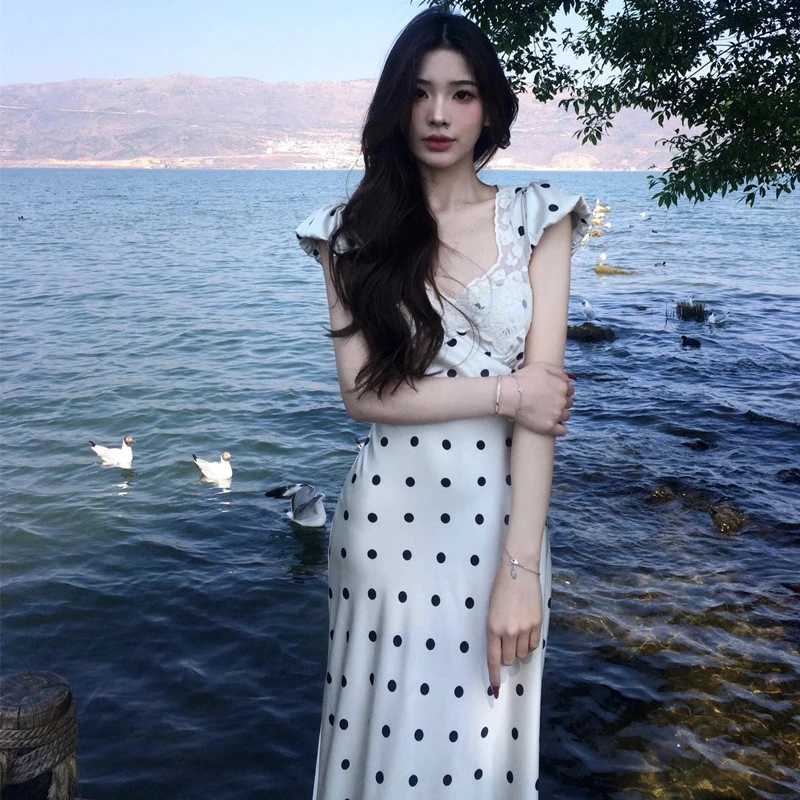 【点墨蕾境】法式蕾丝拼接波点连衣裙女夏复古气质泡泡袖V领长裙子