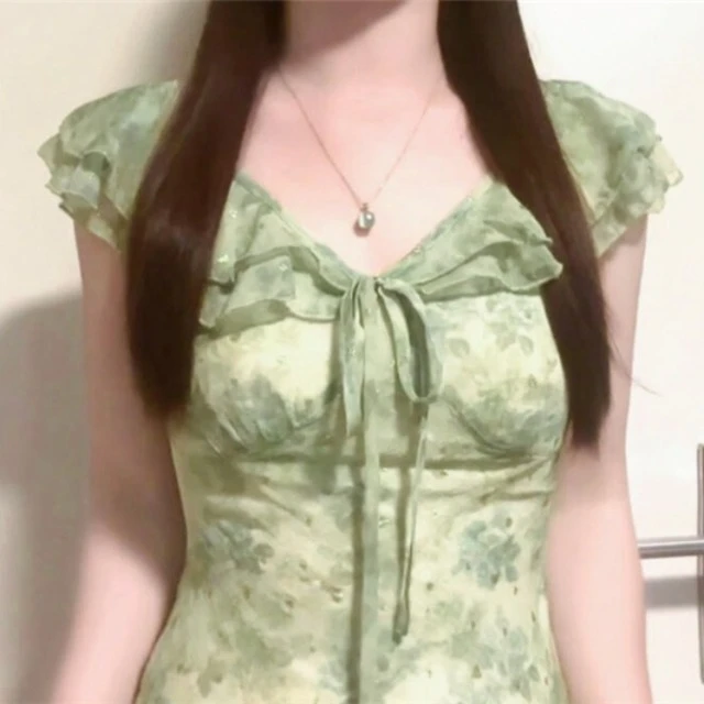 绿色v领碎花连衣裙子女 2025新款春夏季法式度假风小飞袖收腰长裙