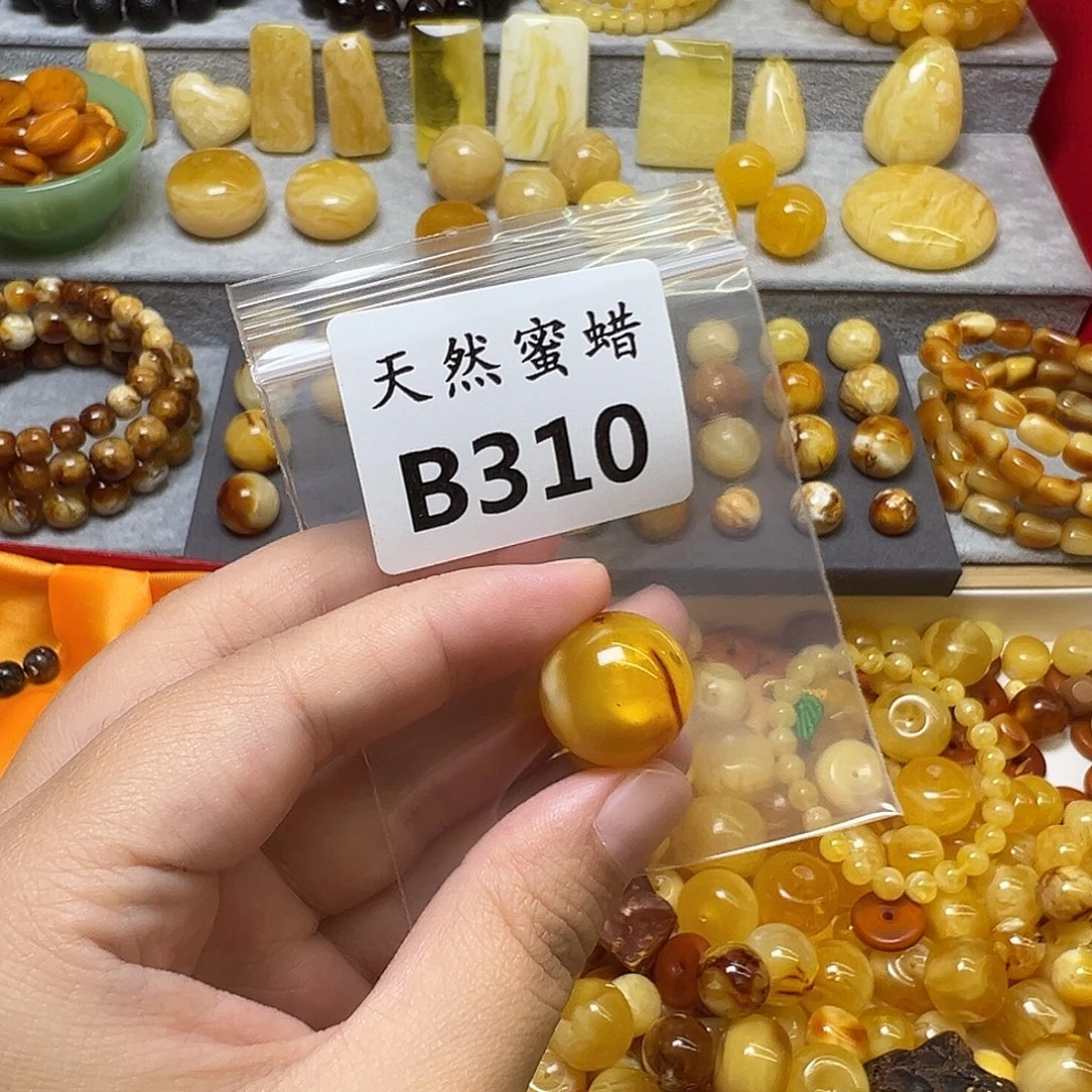 羽***主蜜蜡未镶嵌裸石310号，18mm
