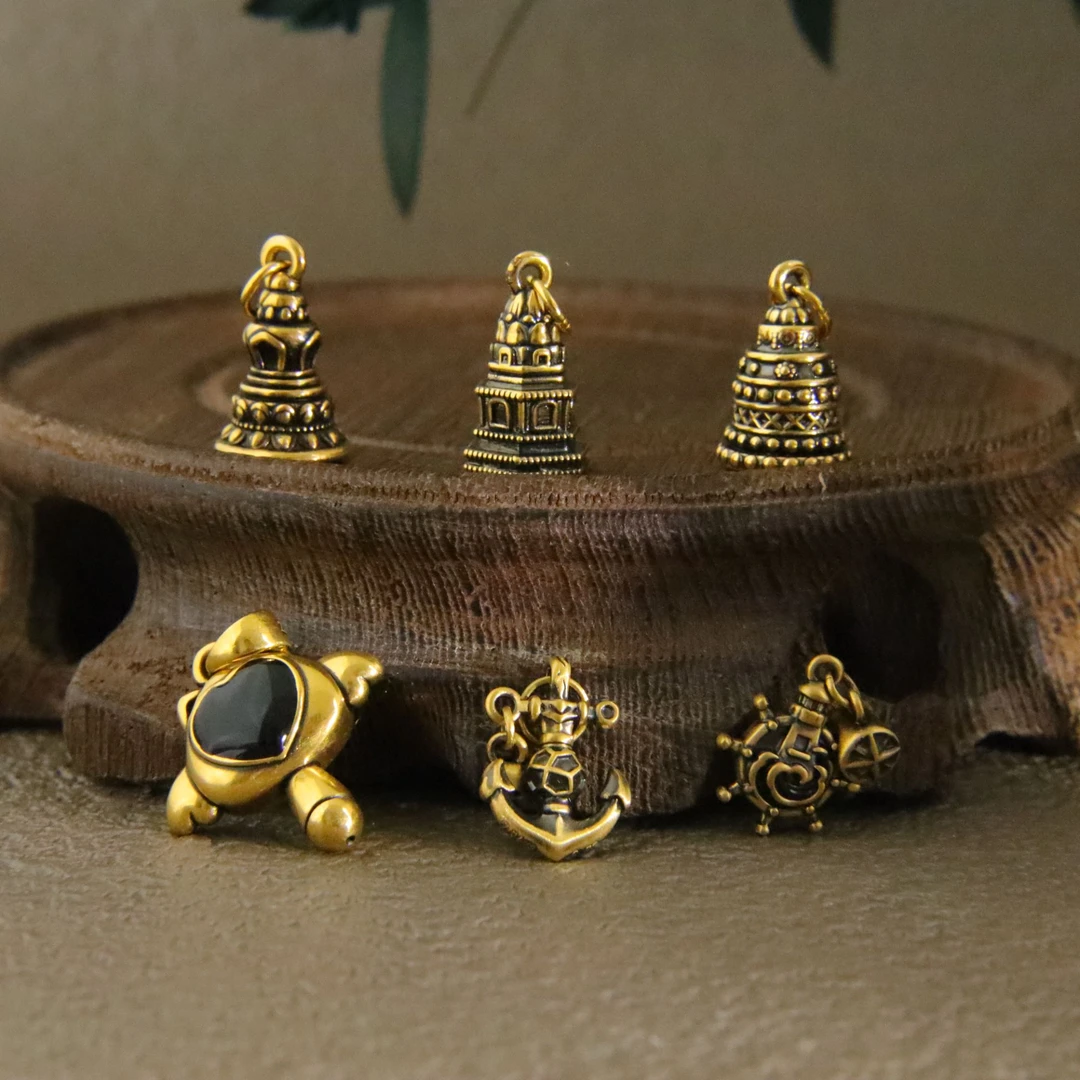 【朝鸣黄金】黑金小佛塔小铃铛中古小众如意电黑足金吊坠1209