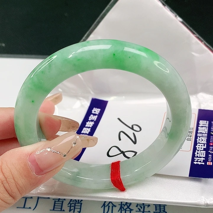 翡翠手镯未镶嵌翡翠