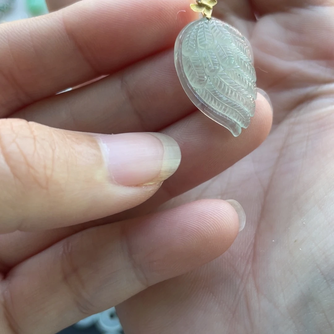 翡翠未镶嵌颈饰金扣翅膀