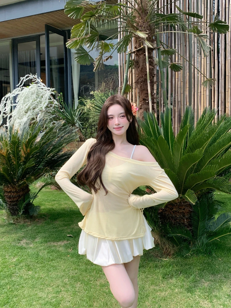 纯欲风小鸡黄分体裙式比基尼游泳衣斜肩罩衫适合温泉度假