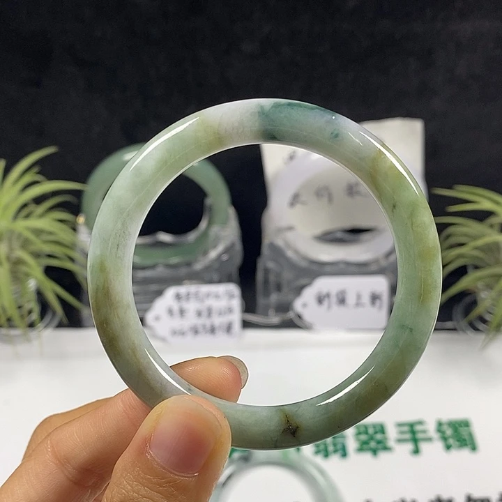 未镶嵌手镯翡翠35号。51.8圈