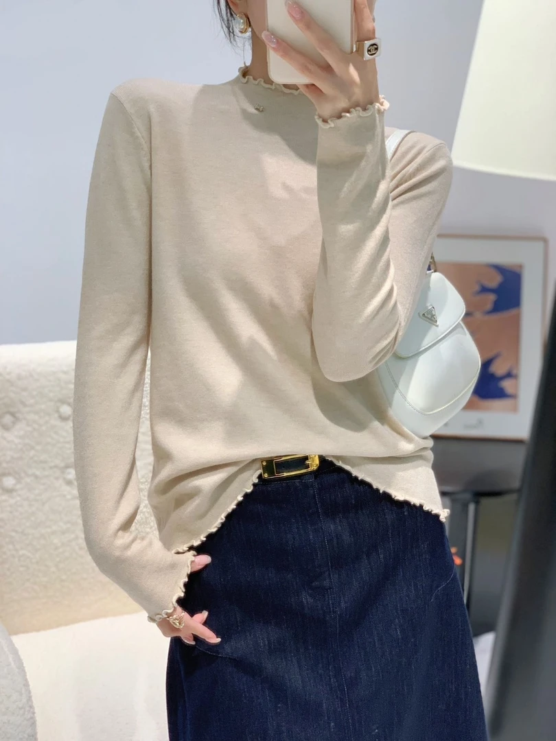 楚楚君 Laugh girl百搭修身型轻职风厚款木耳边蝴蝶饰品女打底衫