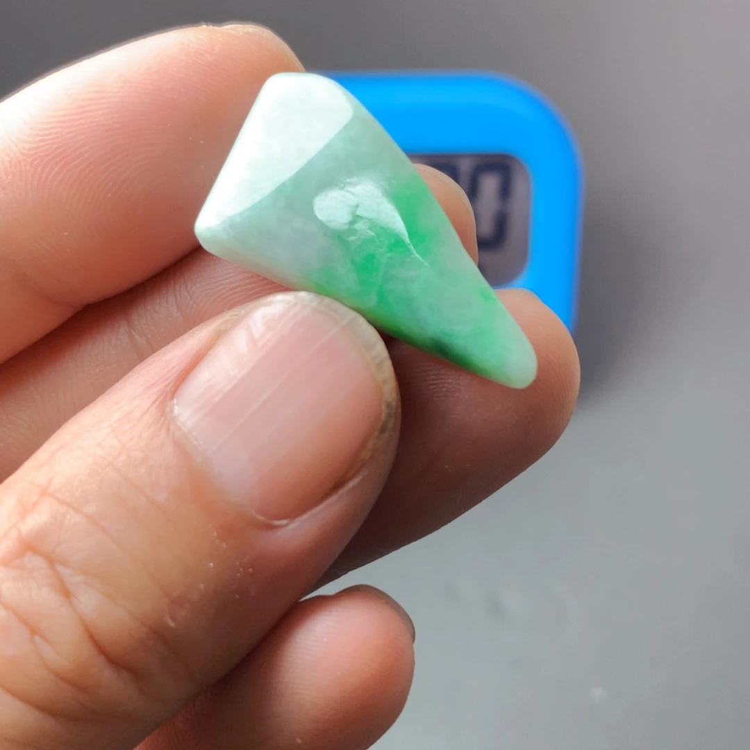 晨***风翡翠未镶嵌颈饰翡翠首饰和翡翠珠宝