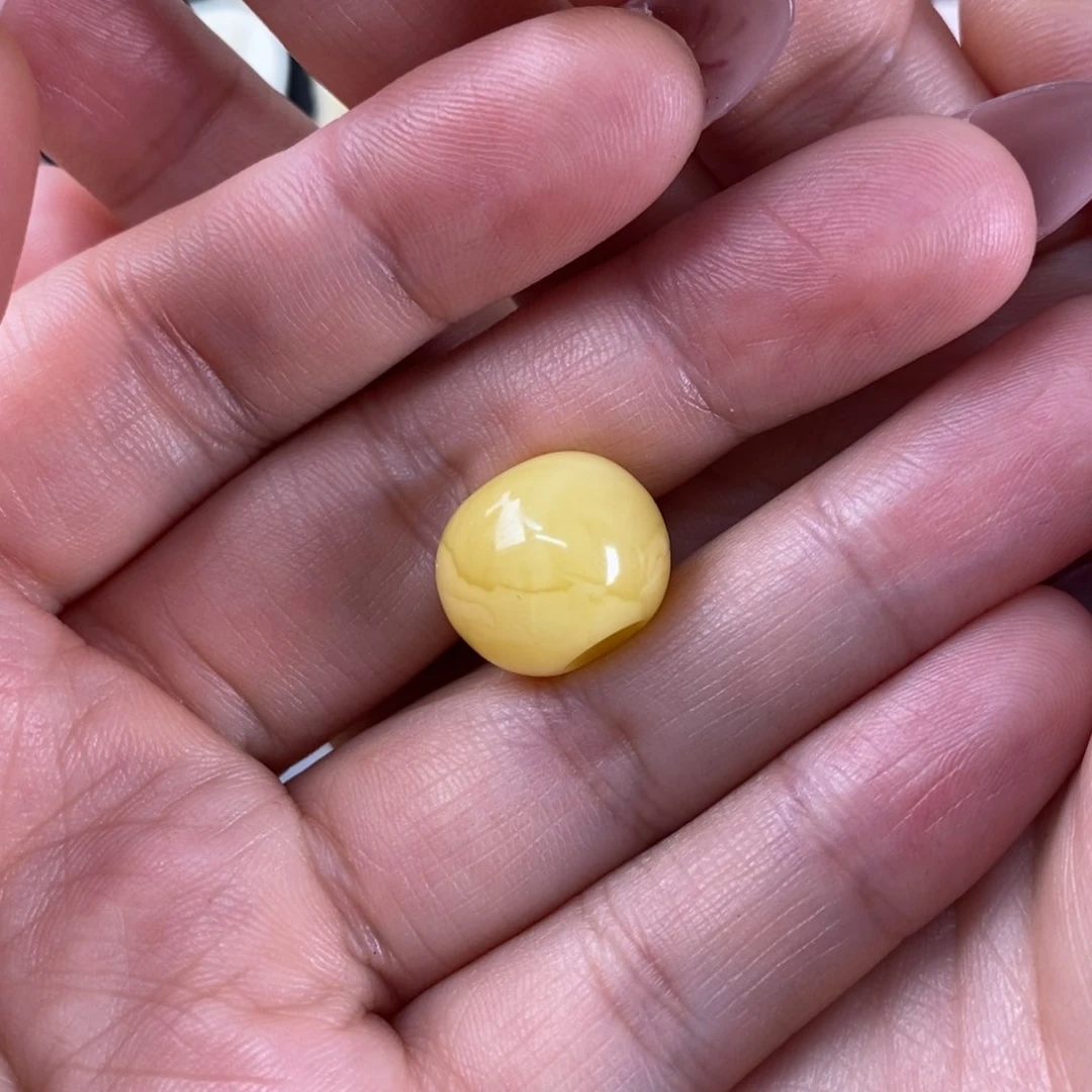 琥珀裸石未镶嵌明****°蜜蜡