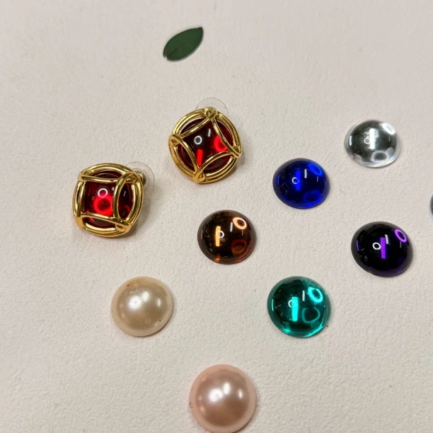 铜合金树脂耳饰 【六六中古】孤品复古耳钉可替换套盒th9070