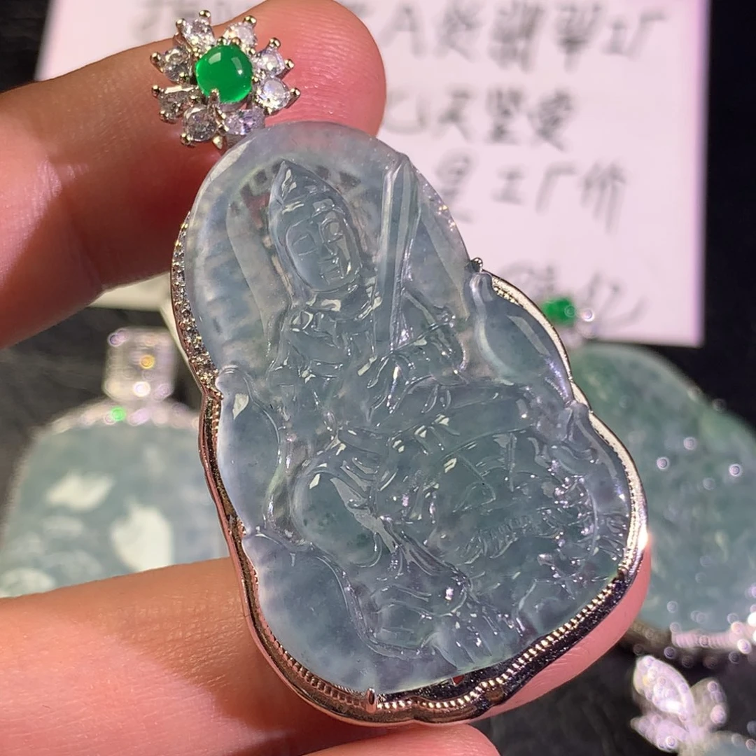 翡翠未镶嵌颈饰文殊