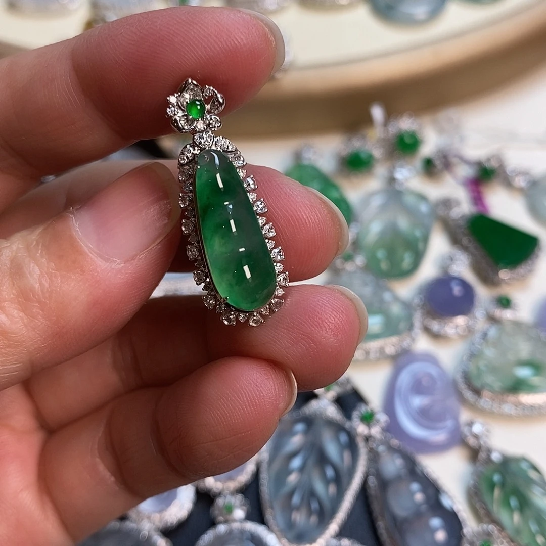 翡翠18K金镶嵌吊坠(不含链)福豆