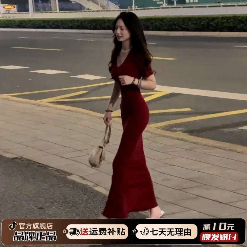 法式纯欲风红色v领连衣裙子女夏季2025新款修身收腰鱼尾包臀长裙