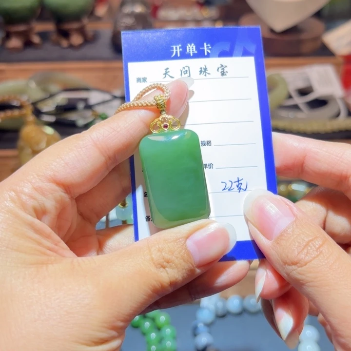 和田玉18K金镶嵌颈饰