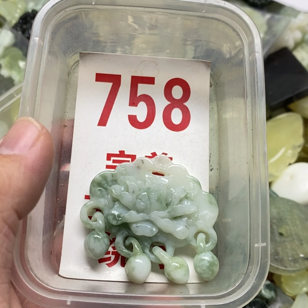 蛇纹石玉挂坠未镶嵌