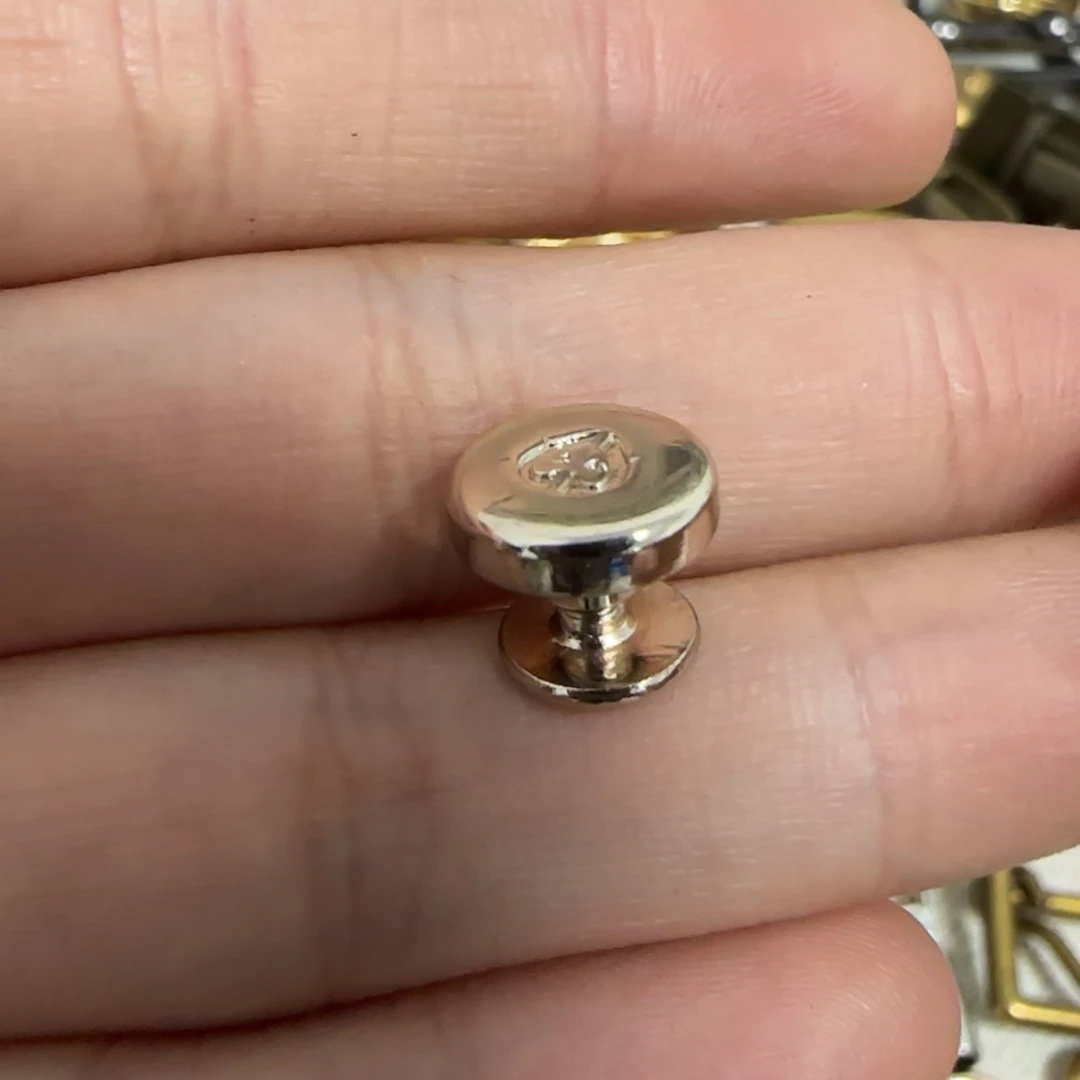 螺丝铆钉10元20个.