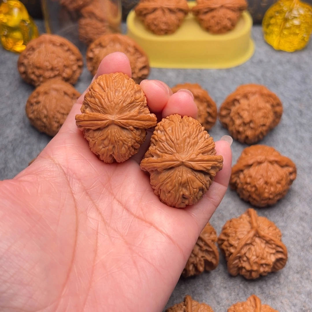 文玩核桃把件精品卡姿兰白狮子37全品