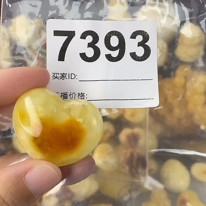 蜜蜡未镶嵌珠宝奇石